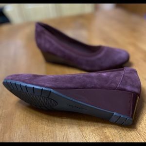 Collection by Clark’s Burgundy Suede comfort Wedge heel Dress Shoes 7.5